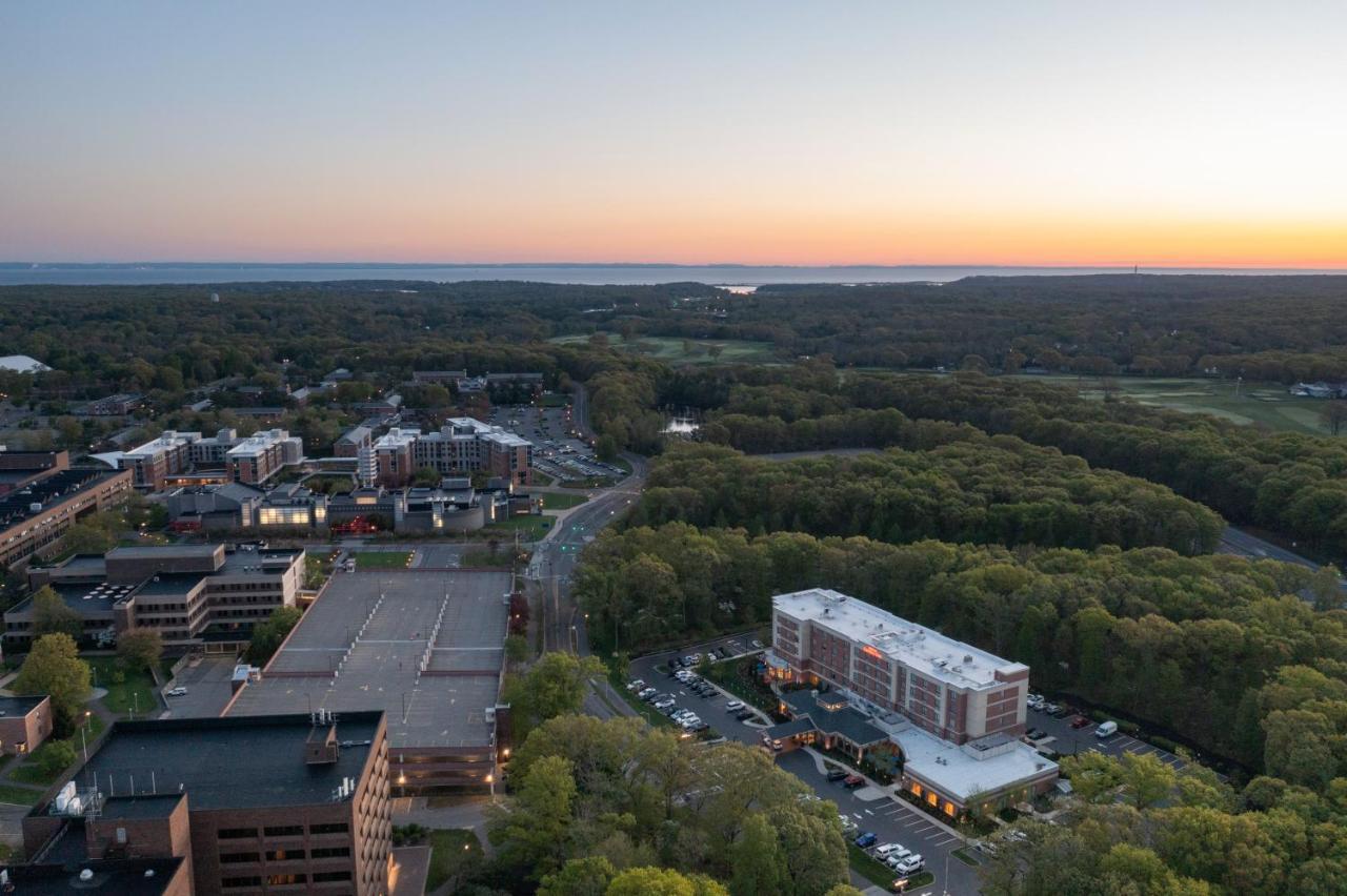 Hilton Garden Inn Stony Brook Exterior photo